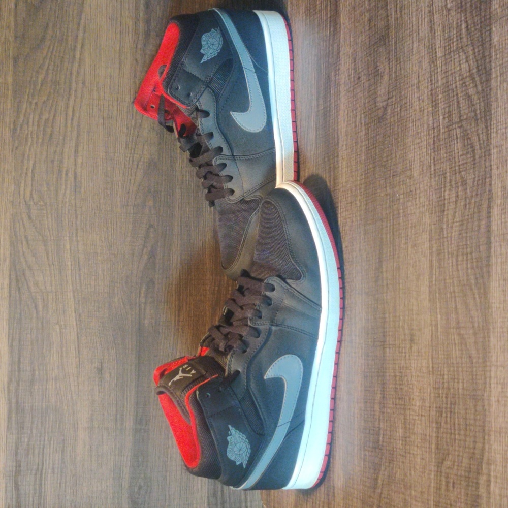 Jordan 1 Mid Size 11